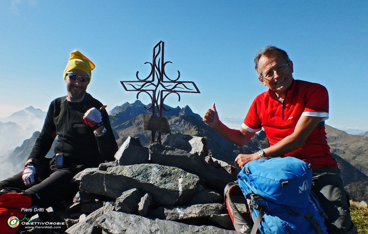 Alla croce di vetta del  Monte Valletto (2371 m)